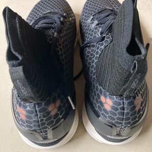 Under Armour HOVR Mid
